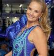 Paula Bergamin é conhecida como "Vovó Musa" do Carnaval e completa 10 anos de Sapucaí em 2024   Foto: Reprodução/Instagram/paulabergamin