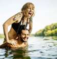 Casal se diverte em rio  Foto: Getty Images / BBC News Brasil