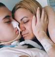 Adolescente ficou 11 meses internada, sendo sete deles em coma, após ter dengue  Foto: Arquivo pesoal / BBC News Brasil