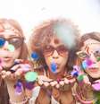 Confira 5 dicas de beleza para curtir a folia! |  Foto: gpointstudio/Freepik / Boa Forma