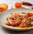 Carpaccio de salmão com geleia de pimenta e tangerina  Foto: Rodolfo Regini/Divulgação / Estadão