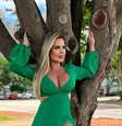 Denise Rocha diz estar em relacionamento com uma árvore: ‘conexão especial’  Foto: Reprodução/Instagram