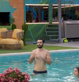 Davi e Matteus são punidos ao usar celular do BBB 24 dentro da piscina  Foto: Reprodução/Globoplay