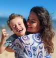 A jornalista Larissa Carvalho, mãe de Théo, de 9 anos, diagnosticado com acidúria glutárica tipo 1  Foto: Leo Lara
