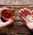 Carnaval: medicamentos e álcool não combinam! Veja os riscos  Foto: Shutterstock / Saúde em Dia