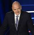 "O racismo é crime, é preciso erradicá-lo", disse o presidente da Fifa Gianni Infantino  Foto: Julien De Rosa/AFP via Getty Images - Legenda: Gianni Infantino durante congresso da Uefa em Paris - / Jogada10