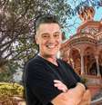 Aos 54 anos, Luiz Gasparetto realizou o sonho de infância de comprar o palacete, onde viveu por mais de uma década  Foto: Reproduções