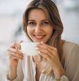 É verdade que café mancha os dentes? Descubra! |  Foto: senivpetro/Freepik / Boa Forma
