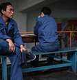 Trabalhadores em uma fábrica de cabos elétricos na Coreia do Norte  Foto: GETTY IMAGES / BBC News Brasil