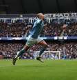  Foto: Darren  Staples/AFP via Getty Images - Legenda: Haaland vibra após fazer o primeiro gol do City sobre o Everton / Jogada10