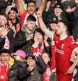  Foto: Ian Hodgson/AFP via Getty Images - Legenda: Jogadores de Liverpool e Burnley em disputa de bola na Premier League - / Jogada10