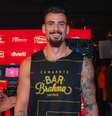 Ex-BBB Nizam compareceu ao Anhembi para acompanhar os desfiles das escolas de samba de São Paulo  Foto: Tomzé Fonseca/Agnews