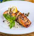 Salmão com crosta de gergelim  Foto: vsl | Shutterstock / Portal EdiCase