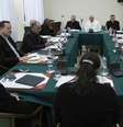 As três teólogas que participaram do Conselho de Cardeais (esq. para dir.): Jo Bailey Wells, Irmã Linda Pocher e Giuliva Di Berardino  Foto: EPA / BBC News Brasil
