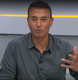 O jornalista André Rizek contou como levou um golpe tentando comprar ingresso para a Sapucaí  Foto: Reprodução/SporTV