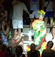 Carmen Miranda surgiu na arquibancada da Sapucaí  Foto: Reprodução/TV Globo