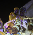 O ator Lazaro Ramos desfila pela Portela no Carnaval 2024 do Rio de Janeiro  Foto: PEDRO KIRILOS