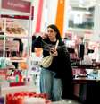 Consumidora em loja de Nova York
10/12/2023
REUTERS/Eduardo Munoz  Foto: Reuters