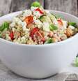 Salada de quinoa com grão-de-bico  Foto: Losangela | Shutterstock / Portal EdiCase