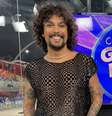 A presença do influenciador, ator e apresentador Vítor diCastro na transmissão foi uma tentativa da Globo de atrair o público jovem da internet  Foto: Reprodução/X/@vitordicastro