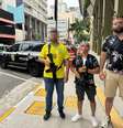 Policiais usam roupas coloridas para prender ladrões de celulares durante desfiles de blocos de rua no carnaval.  Foto: Divulgação/SSP / Estadão