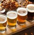 Queridinha do verão, a cerveja é destaque nas refeições  Foto: Brent Hofacker | Shutterstock / Portal EdiCase
