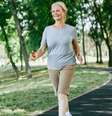 Caminhar é uma opção fácil e acessível para todos  Foto: pics five | Shutterstock / Portal EdiCase