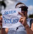 Manifestante em Caracas pede libertação de Rocío San Miguel  Foto: Getty Images / BBC News Brasil