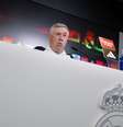 Carlo Ancelotti, técnico do Real Madrid, em coletiva de imprensa   Foto: OSCAR DEL POZO | AFP via Getty Images / Esporte News Mundo