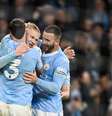  Foto: Paul Ellis/AFP via Getty Images - Legenda: Jogadores de Manchester City e Brentford em disputa de bola na Premier League - / Jogada10