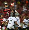 -  Foto: Gilvan de Souza / CRF - Legenda: Léo Pereira é um dos grandes nomes do sistema defensivo do Flamengo neste início de temporada / Jogada10