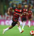  Foto: Gilvan de Souza /Flamengo - Legenda: De La Cruz deve atuar como segundo volante no Maracanã / Jogada10