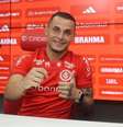  Foto: Ricardo Duarte / Internacional - Legenda: Bruno Gomes assinou por quatro anos com o Inter / Jogada10