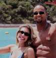Lore Improta posa de biquíni prata brilhante e chama atenção com corpo definido.  Foto: Instagram / Purepeople