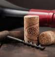 A rolha é o método mais antigo e tradicional de vedar as garrafas de vinho.   Foto: iStock