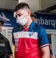  Foto: Mateus Lotif/Fortaleza EC - Legenda: Escobar desembarcou em Fortaleza com curativo / Jogada10