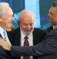 Ricardo Lewandowski, novo titular da Justiça, ao lado de Lula e Flávio Dino. O novo ministro do STF é o autor de um projeto de lei que impediria a nomeação de Lewandowski para o mnistério  Foto: Fabio Rodrigues Pozzebom/Agência Brasil / Estadão