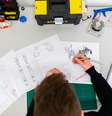 Engenheiro durante trabalho  Foto: ThisisEngineering RAEng / Unsplash