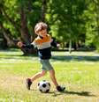 Praticar esportes beneficia crianças e adolescentes de diversas maneiras  Foto: Ground Picture | Shutterstock / Portal EdiCase