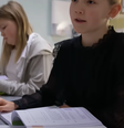 Alunos suecos usam livros físicos pela primeira vez na sala de aula; vídeo   Foto: Reprodução/DW/Youtube