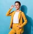 A alfaiataria transcendeu o ambiente corporativo, misturando-se ao dia a dia com estilo casual e cool  Foto: Roman Samborskyi | Shutterstock / Portal EdiCase