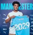 Oscar Bobb estreou no time principal do Manchester City nesta temporada   Foto: Divulgação | Manchester City / Esporte News Mundo