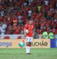 Alan Patrick cobrando pênalti para derrotar o Grêmio no Beira-Rio no último lance do jogo  Foto: Esporte News Mundo