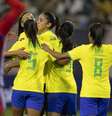 Leandro Lopes/CBF - Legenda: Bia Menezes celebra seu gol sobre o Panamá, o segundo da goleada da Seleção Brasileira Feminina  Foto: Jogada10