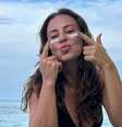 Paolla Oliveira destaca curvas e ganha elogios em biquíni preto ao praticar stand-up nas Maldivas.  Foto: Instagram / Purepeople