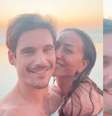 Assumidos! Nicolas Prattes posa ao lado de Sabrina Sato em piscina  Foto: Reprodução/Instagram/@nicolasprattes