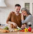 É possível deixar as refeições mais saborosas de maneira saudável  Foto: Inside Creative House | Shutterstock / Portal EdiCase