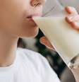 Leite A2 ajuda a evitar desconfortos intestinais  Foto: Shutterstock / Alto Astral