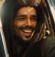 O ator Kingsley Ben-Adir interpreta Bob Marley no filme biográfico One Love  Foto: Divulgação