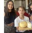 Gabriela, Artur e Taís e seus queijos do dia a dia  Foto: Tales Pereira/Acervo Pessoal